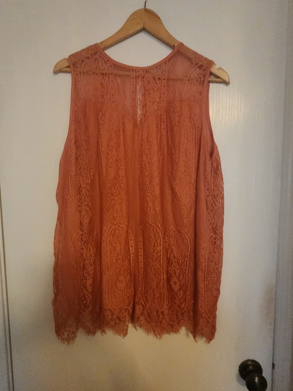 Women's Lace Sleeveless Camisole in Coral